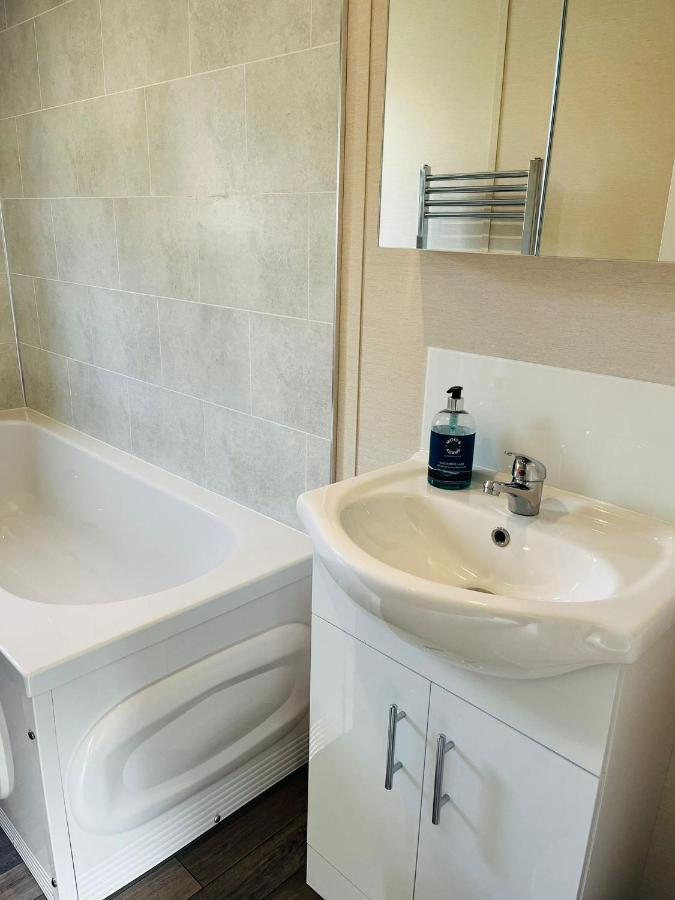 Fairview Lodge With Hot Tub Barmby on the Moor Екстер'єр фото